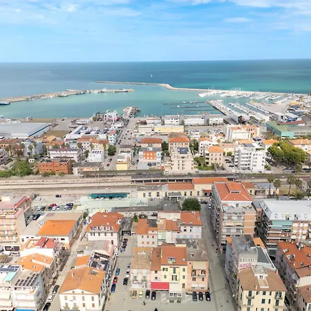 Virginia Madre Luxury ゲストハウス 4*