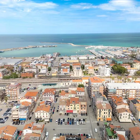 ゲストハウス Virginia Madre Luxury 4*